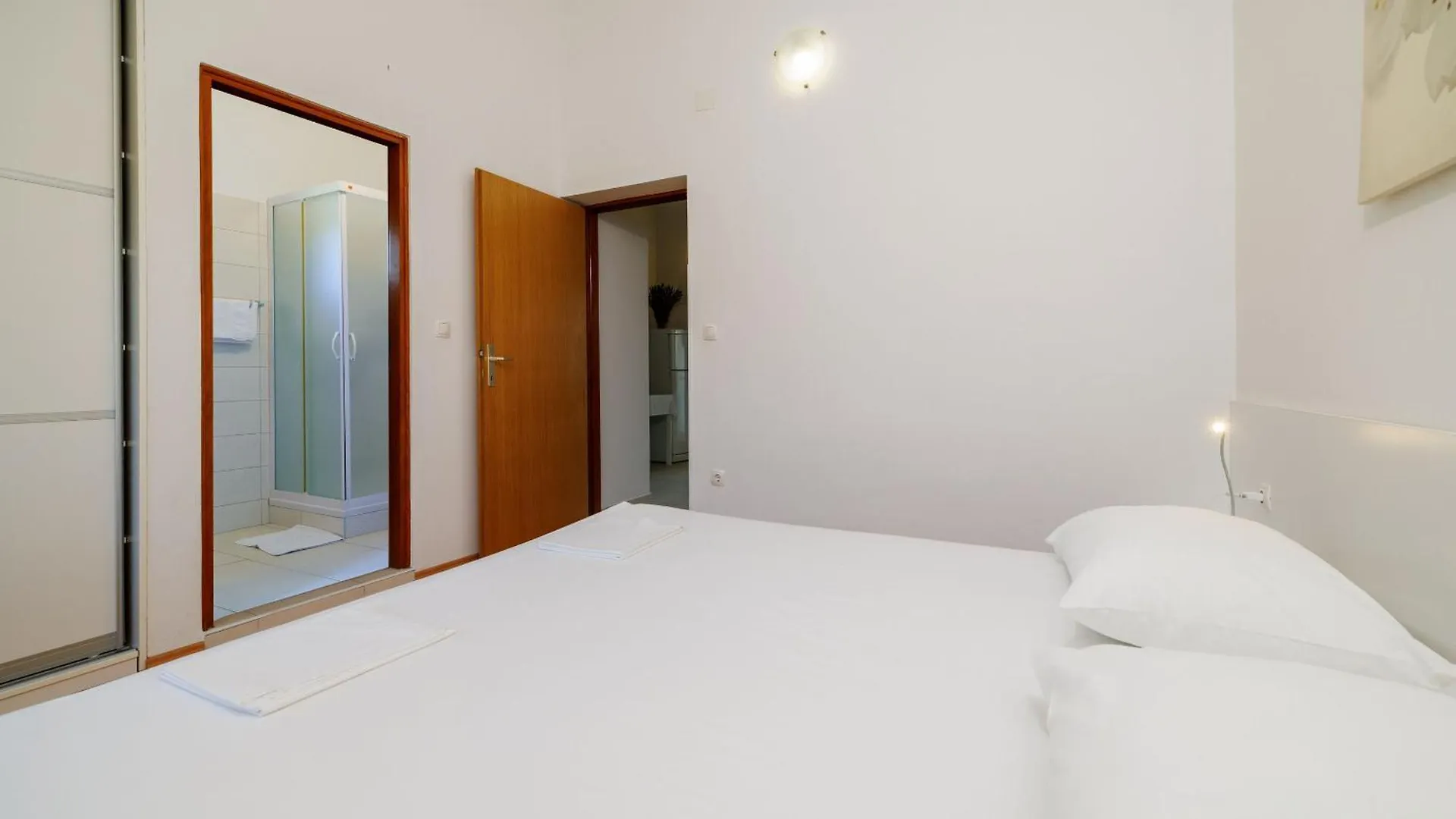Apartments Biserka Palit