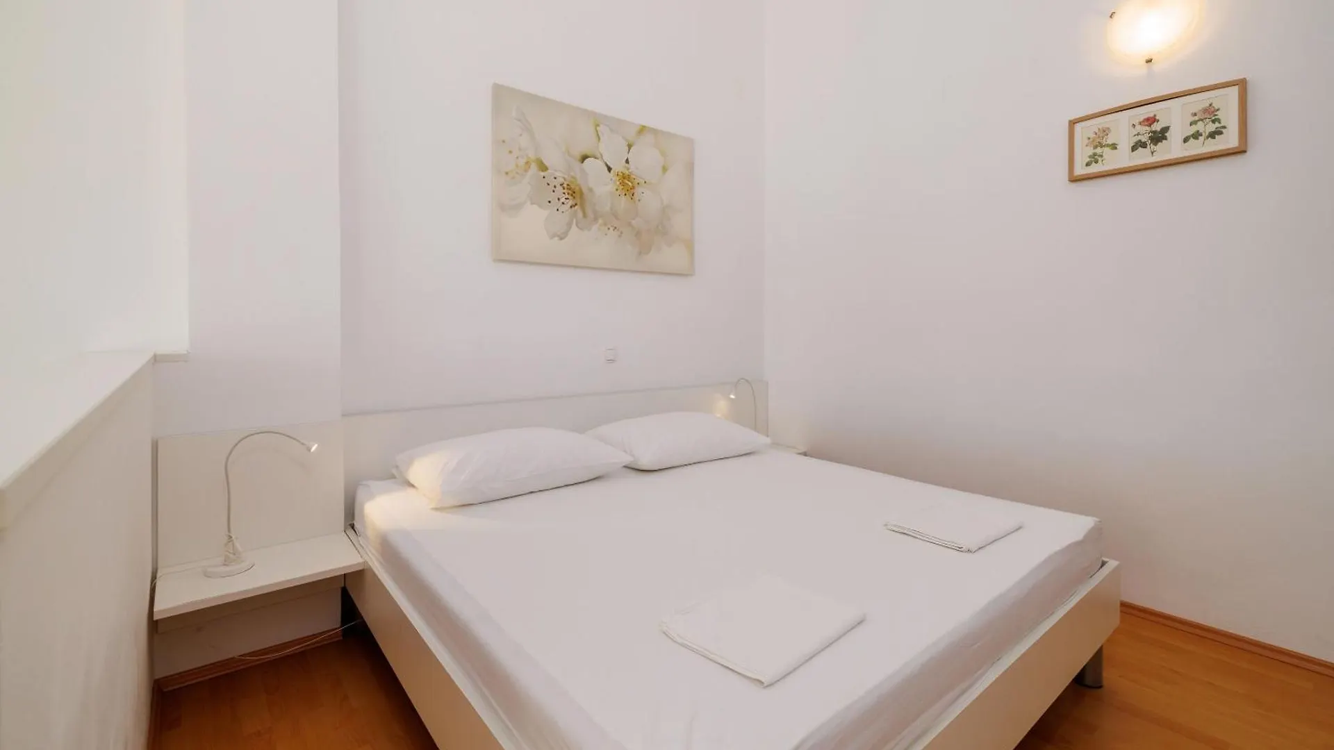 Apartments Biserka Palit