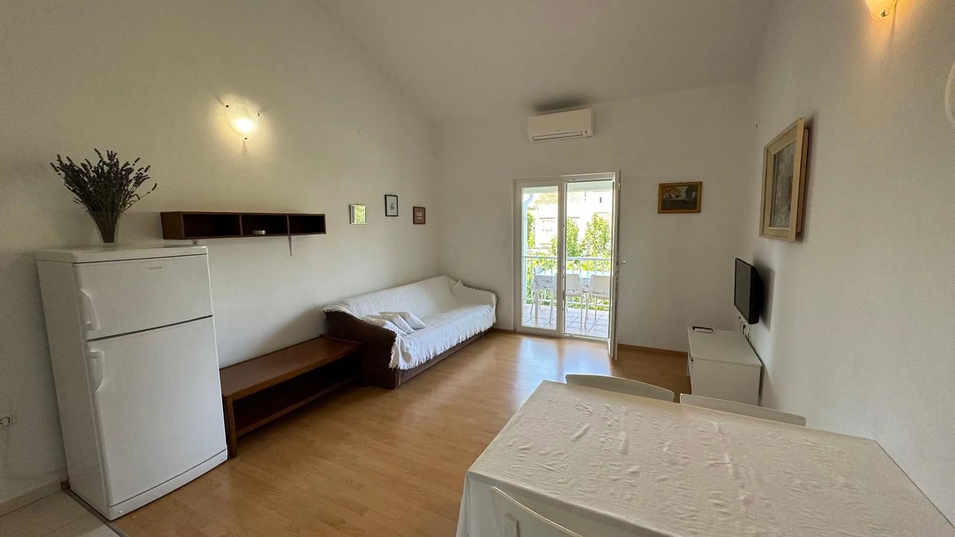 Apartments Biserka Palit